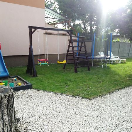 Szivarvany Apartman Gyula Bagian luar foto