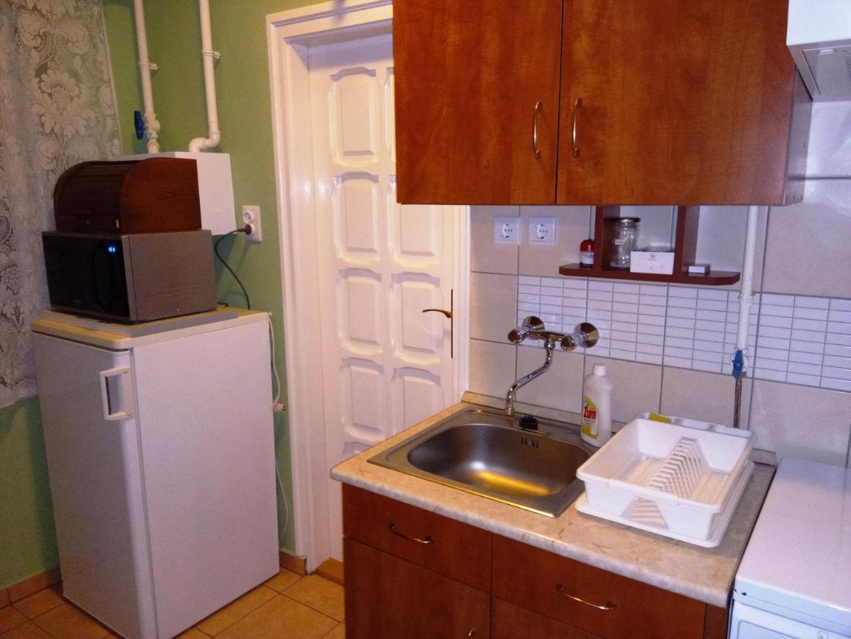 Szivarvany Apartman Gyula Bagian luar foto
